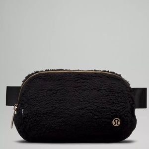 Lululemon Everywhere Belt Bag 1L Black Fleece